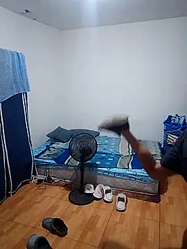 Snapshot of thom_1 chatting on March 13, 12:17 am thom 1 online show from March 13, 12:17 am