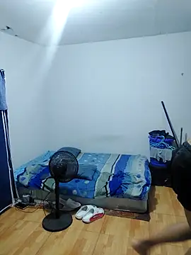 Snapshot of thom_1 chatting on March 20, 12:04 am thom 1 online show from March 20, 12:04 am