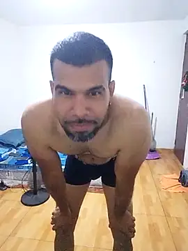 Snapshot of thom_1 chatting on March 25, 4:29 am thom 1 online show from March 25, 4:29 am