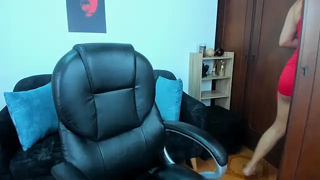 Snapshot of PamelaQueen_ chatting on April 20, 8:32 pm PamelaQueen online show from April 20, 8:32 pm