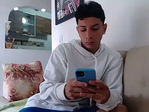 waner thom online show from February 8, 5:05 pm