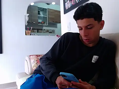 waner thom online show from February 10, 5:39 pm