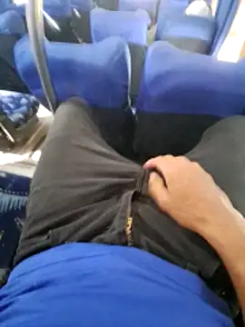 Snapshot of dddkkn chatting on February 8, 6:44 pm dddkkn online show from February 8, 6:44 pm