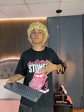 Noa 03 online show from March 4, 1:28 pm