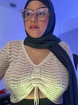 Snapshot of Amira-Awhada chatting on March 26, 8:25 pm Amira-Awhada online show from March 26, 8:25 pm