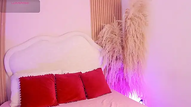 Snapshot of rebeca_taylor chatting on March 24, 3:00 am rebeca taylor online show from March 24, 3:00 am
