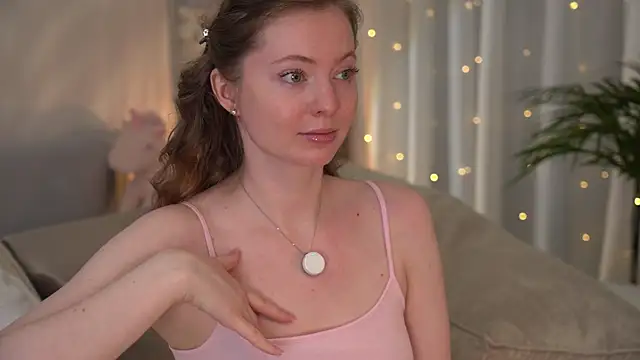 Snapshot of moan_elisa chatting on April 2, 12:52 am moan elisa online show from April 2, 12:52 am