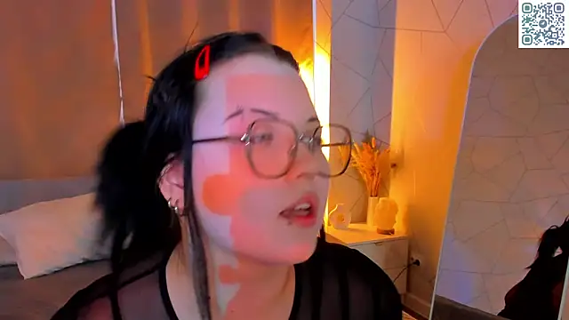 Kira G0ld online show from May 3, 1:00 am