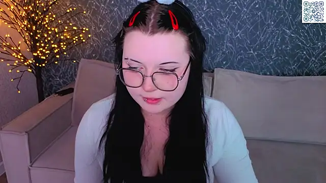 Kira G0ld online show from May 5, 8:55 am