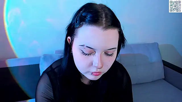 Kira G0ld online show from May 11, 9:04 am