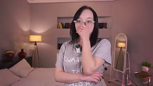 HannaHayles online show from February 3, 6:02 pm