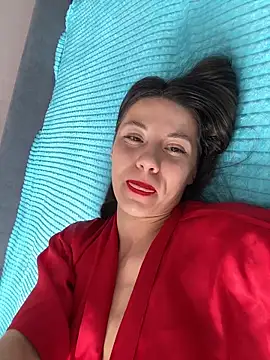 Snapshot of OnlyLeiLa chatting on April 20, 8:39 am OnlyLeiLa online show from April 20, 8:39 am