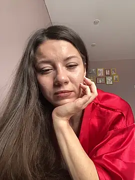 Snapshot of OnlyLeiLa chatting on April 22, 5:43 am OnlyLeiLa online show from April 22, 5:43 am