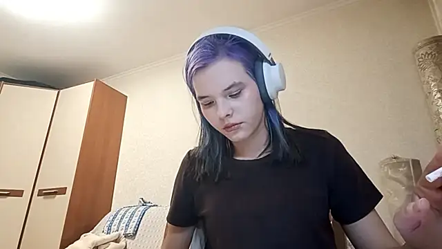 Snapshot of CakedDecaf chatting on February 4, 4:13 pm CakedDecaf online show from February 4, 4:13 pm