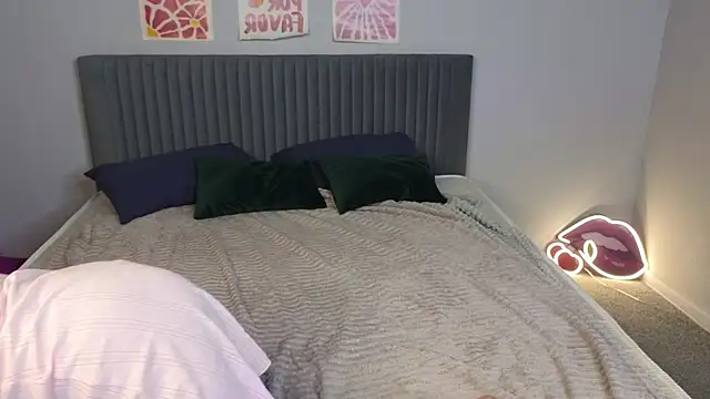 LovingWhisperr online show from February 17, 1:24 am