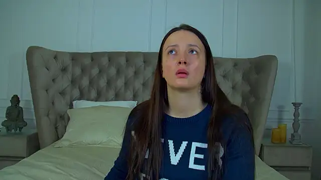 ElinaBellucci online show from March 11, 4:18 am