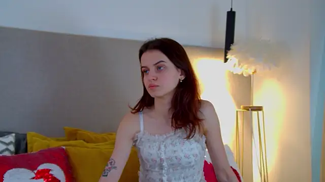 BellaBriggs online show from February 11, 7:02 am