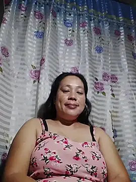 Snapshot of May_Bombs chatting on March 5, 7:10 pm May Bombs online show from March 5, 7:10 pm
