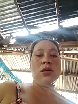 Snapshot of May_Bombs chatting on March 17, 7:33 am May Bombs online show from March 17, 7:33 am