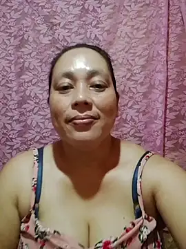 Snapshot of May_Bombs chatting on March 18, 8:17 am May Bombs online show from March 18, 8:17 am