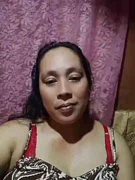 Snapshot of May_Bombs chatting on March 28, 10:37 am May Bombs online show from March 28, 10:37 am