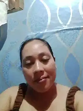 Snapshot of May_Bombs chatting on April 4, 12:31 am May Bombs online show from April 4, 12:31 am