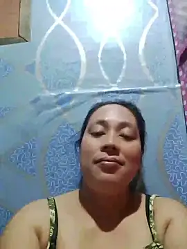 Snapshot of May_Bombs chatting on April 4, 10:18 pm May Bombs online show from April 4, 10:18 pm