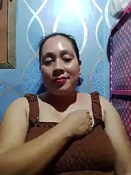 Snapshot of May_Bombs chatting on April 9, 11:59 am May Bombs online show from April 9, 11:59 am