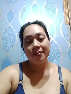 Snapshot of May_Bombs chatting on April 13, 9:42 pm May Bombs online show from April 13, 9:42 pm