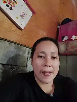 Snapshot of May_Bombs chatting on April 24, 1:19 am May Bombs online show from April 24, 1:19 am
