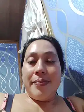 Snapshot of May_Bombs chatting on April 24, 1:24 pm May Bombs online show from April 24, 1:24 pm