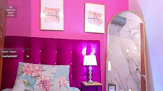 Snapshot of tightlittleebony chatting on April 27, 7:34 pm tightlittleebony online show from April 27, 7:34 pm