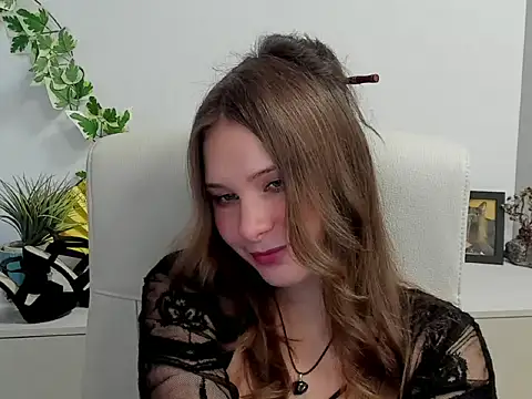 Snapshot of LanaLovely chatting on February 13, 7:26 am LanaLovely online show from February 13, 7:26 am