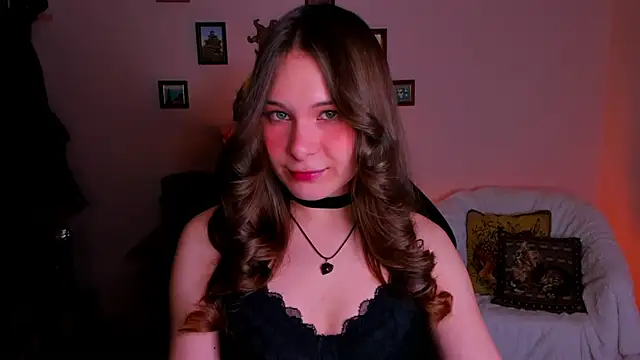 Snapshot of LanaLovely chatting on April 27, 6:22 am LanaLovely online show from April 27, 6:22 am