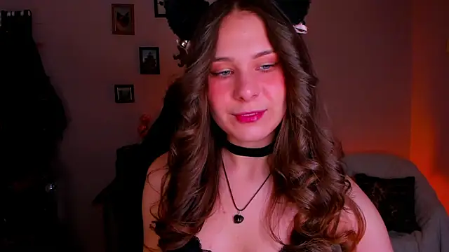 Snapshot of LanaLovely chatting on May 8, 6:19 am LanaLovely online show from May 8, 6:19 am