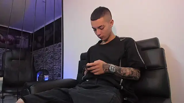 Dereck Boy  online show from March 25, 4:18 am