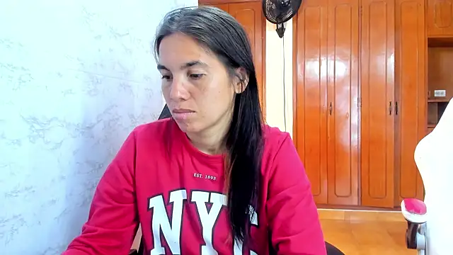 Snapshot of Emily_and_Soffy chatting on February 24, 12:03 pm Emily and Soffy online show from February 24, 12:03 pm