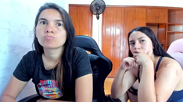 Snapshot of Emily_and_Soffy chatting on March 4, 12:11 pm Emily and Soffy online show from March 4, 12:11 pm