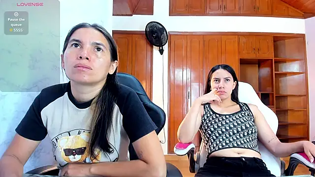 Snapshot of Emily_and_Soffy chatting on March 7, 12:46 pm Emily and Soffy online show from March 7, 12:46 pm