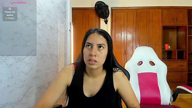 Snapshot of Emily_and_Soffy chatting on March 10, 11:59 am Emily and Soffy online show from March 10, 11:59 am