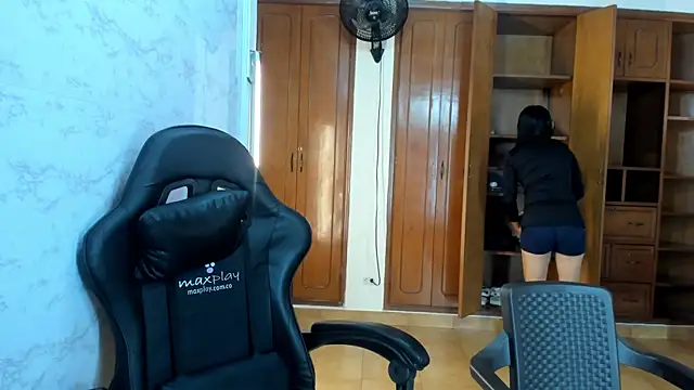 Snapshot of Emily_and_Soffy chatting on March 13, 12:23 pm Emily and Soffy online show from March 13, 12:23 pm