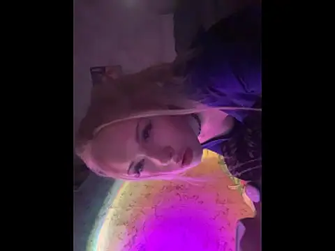 SisyLana online show from February 8, 7:39 pm