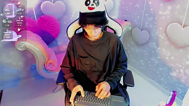 Snapshot of thanier_18 chatting on March 10, 7:19 pm thanier 18 online show from March 10, 7:19 pm