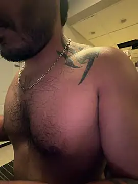 Snapshot of DaggerTie chatting on April 2, 6:27 pm DaggerTie online show from April 2, 6:27 pm