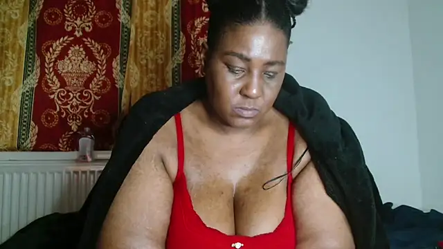 Snapshot of CurvySashia chatting on April 3, 10:08 pm CurvySashia online show from April 3, 10:08 pm