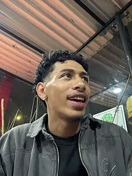 Snapshot of Leon_Creed chatting on February 23, 12:52 am Leon Creed online show from February 23, 12:52 am