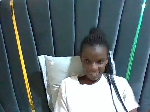 petitelavishey online show from May 25, 7:31 pm