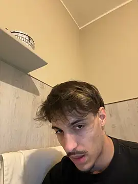 padroneattivo21 online show from February 3, 7:41 pm