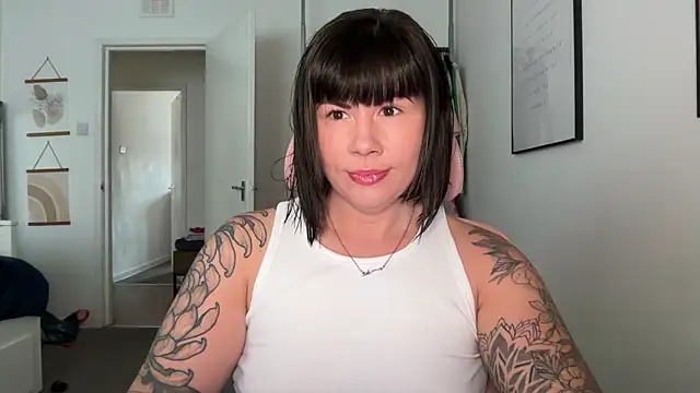 EdenRose online show from May 2, 6:18 am