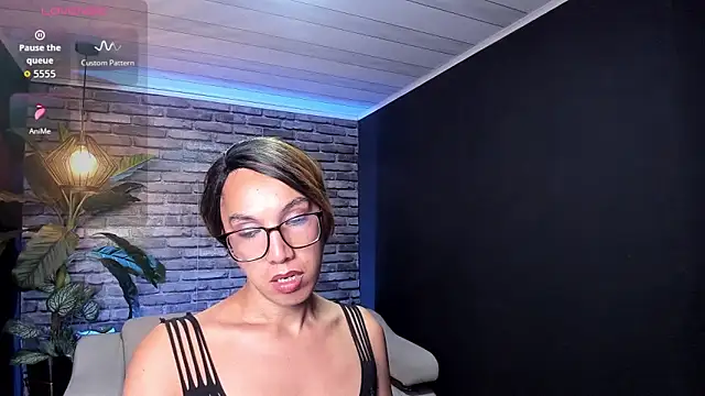 isabella star  online show from May 18, 12:00 pm